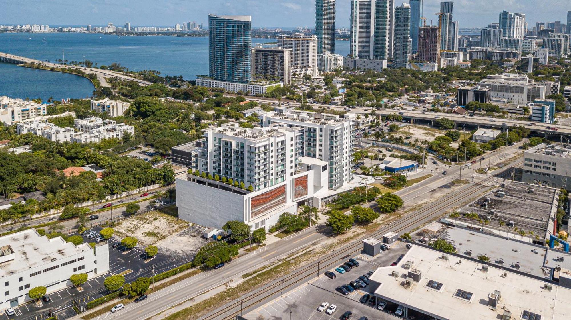 Luxury New At Design District Apartamento *